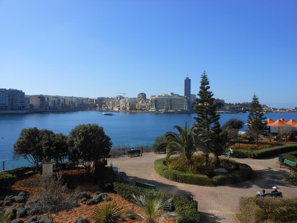 Apartment With Stunning Seaviews Sliema Exteriör bild